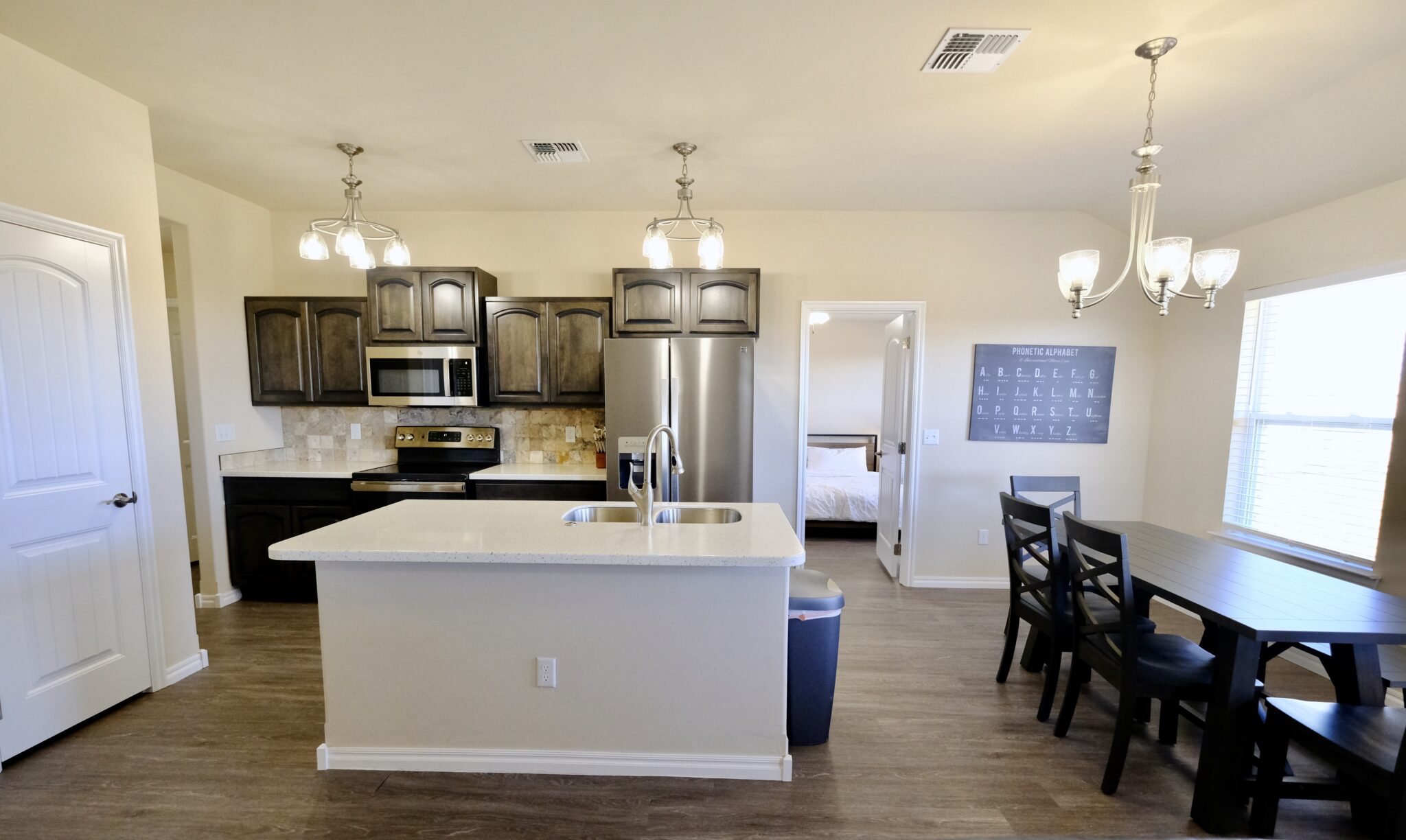 1704 Sommerset, a quality fully furnished Altus AFB crash pad with Aviator Crashpad. Family Crashpad